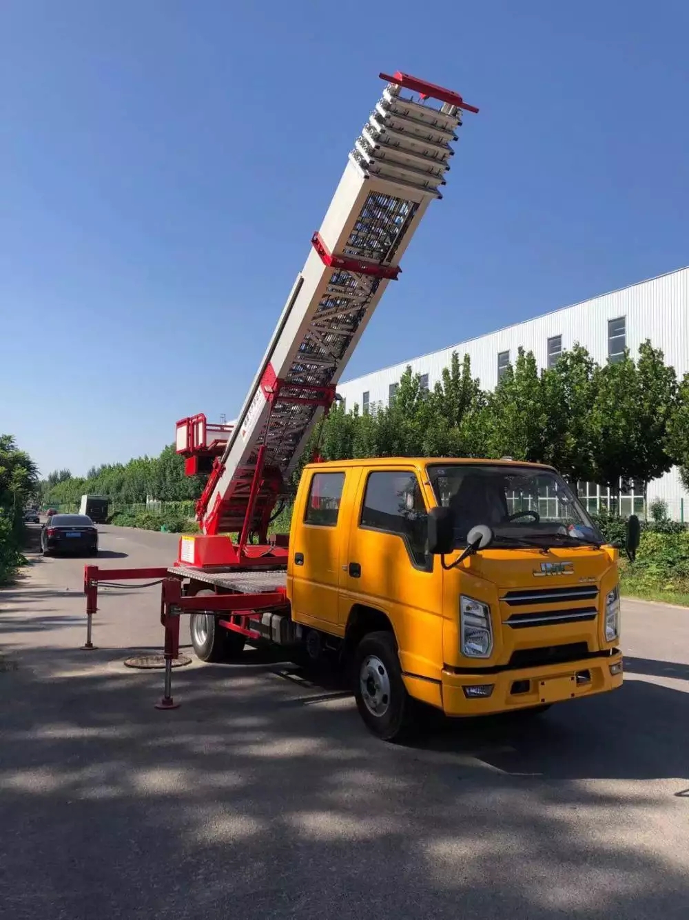 福山镇附近的云梯车出租服务：轻松解决高空作业需求
