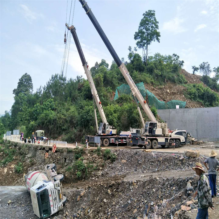 福山镇汽车掉沟里叫吊车救援要多少钱